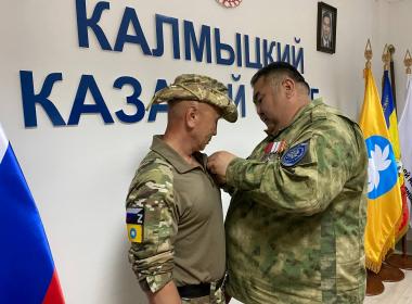 Чимид Джангаев вручил медали участникам Парада Победы - 2025