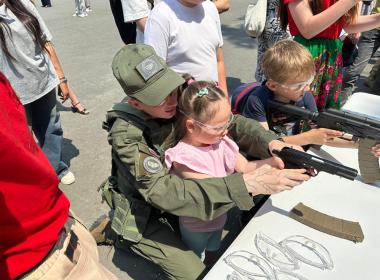 Сотни сахалинцев поучаствовали в активностях Центра «ВОИН» в День молодёжи