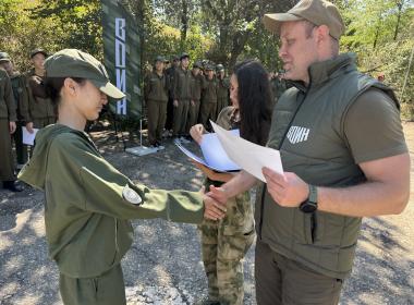 Директор Центра «ВОИН» закрыл финальную смену «Время юных героев» в Калмыкии