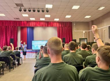 Курсанты второй смены «Время юных героев» в Свердловской области встретились с лектором общества «Знание»