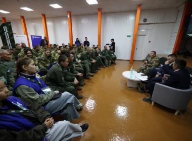 Участники финала соревнований «Путь ВОИНа» встретились с Героями России