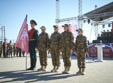 Дмитрий Шевченко встретился с семьей Абдуллиных, представляющих Центр «ВОИН» в финале «Семейной зарницы»