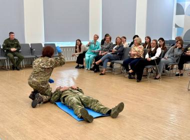 В казанской школе прошел мастер-класс по первой помощи от инструктора Центра «ВОИН» в Татарстане