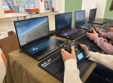 Центр «ВОИН» научил московских школьников управлять дронами