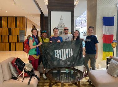 Флаг Центра «ВОИН» покорил Гималаи