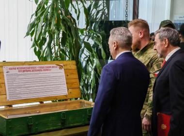 Курсанты представили губернатору Тюменской области экспозицию о подвигах Сибирских дивизий